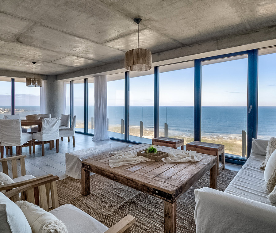 Living comedor de apartamento de lujo administrado por MIA Anfitriones en Punta del Este